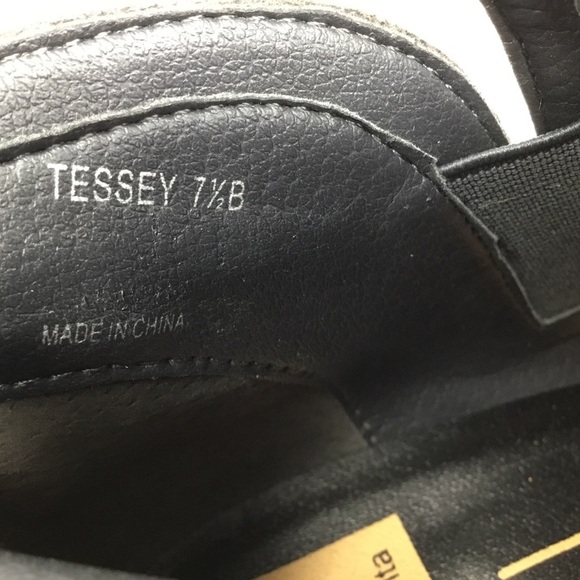 Dolce Vita Tessey Gray Suede Elastic Pull On Ankle Boots - Picture 10 of 10